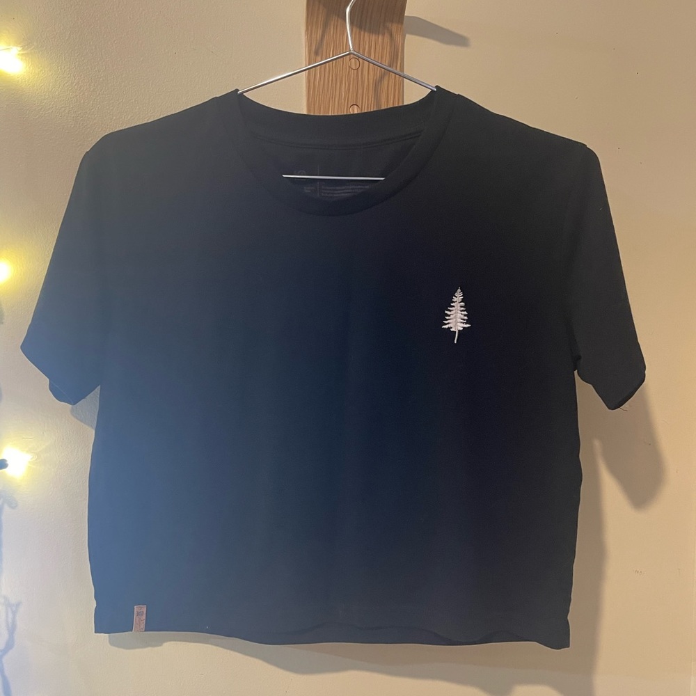 Tentree Spruce crop top tee